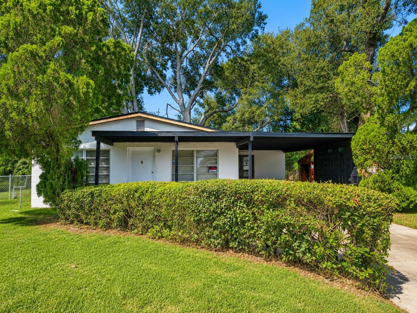Single Family Residence in ORLANDO, FL - Daniel Dourado