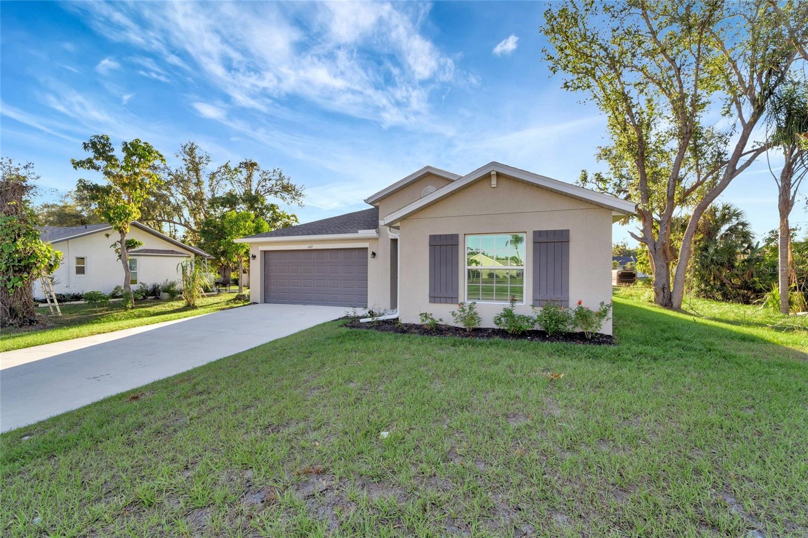 Single Family Residence em PORT CHARLOTTE, FL - Daniel Dourado