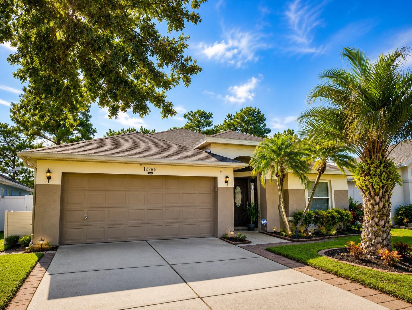 Single Family Residence in ORLANDO, FL - Daniel Dourado