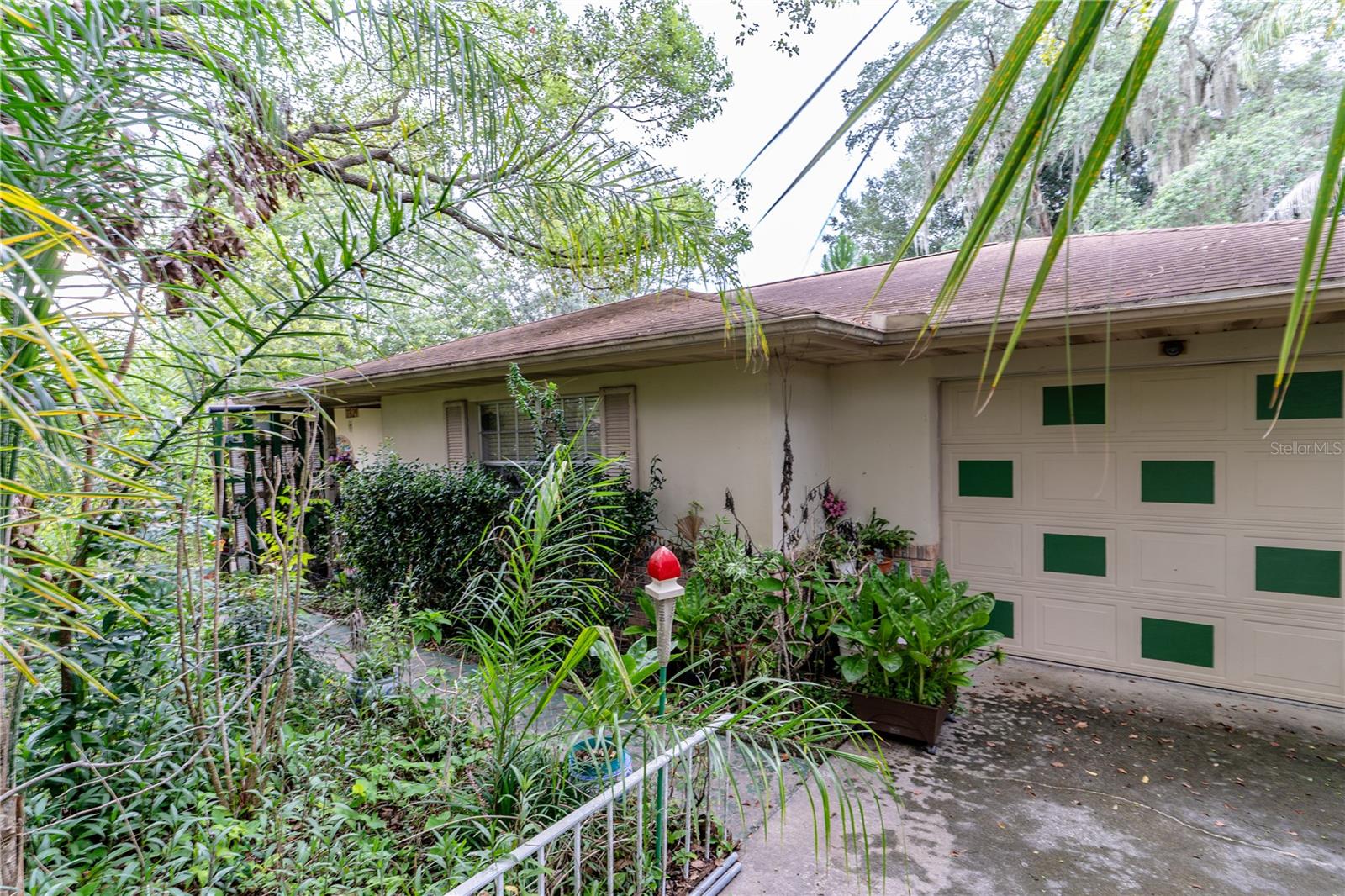 Single Family Residence in DELTONA, FL - Daniel Dourado