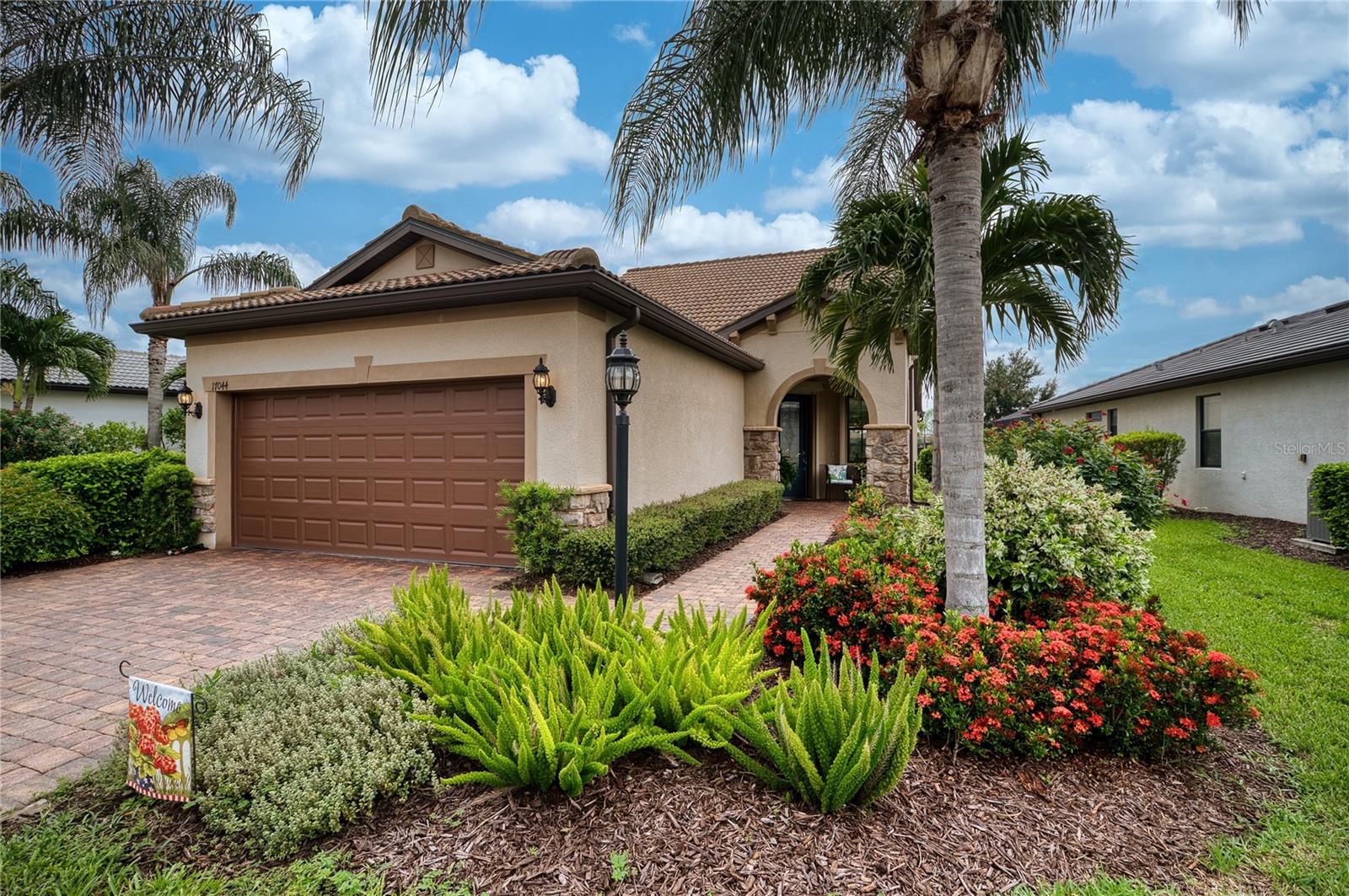 Single Family Residence in BRADENTON, FL - Daniel Dourado