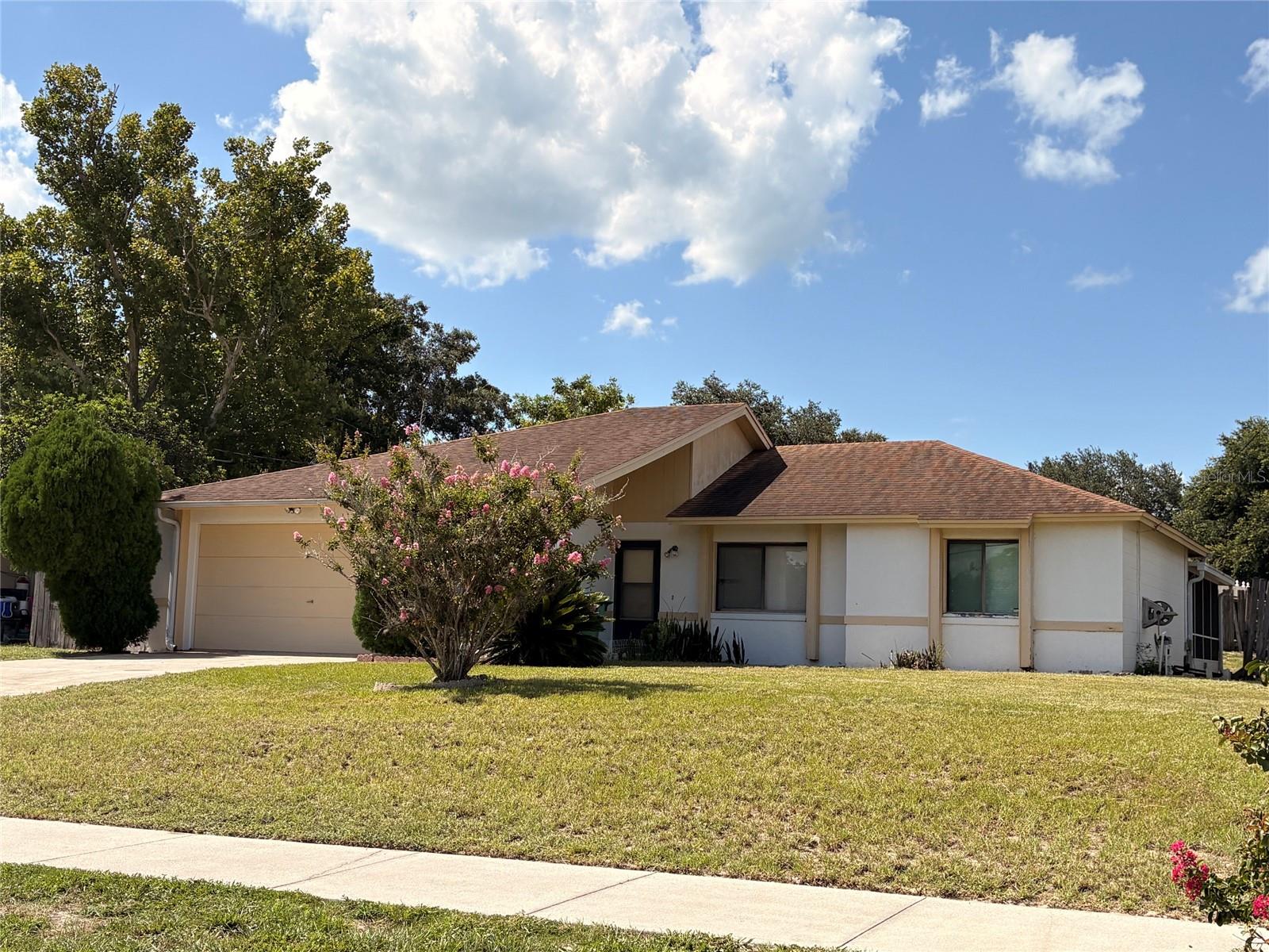 Single Family Residence in DELTONA, FL - Daniel Dourado