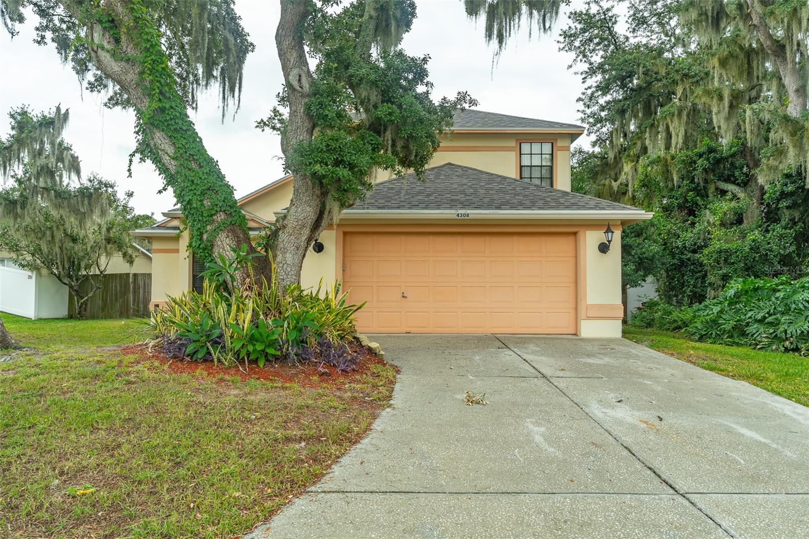 Single Family Residence in PLANT CITY, FL - Daniel Dourado