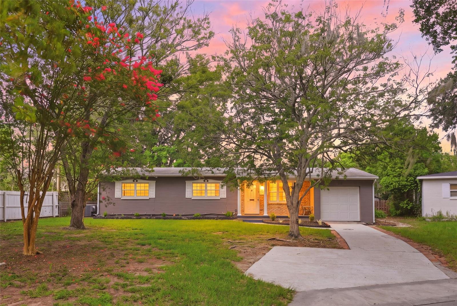 Single Family Residence in ORLANDO, FL - Daniel Dourado