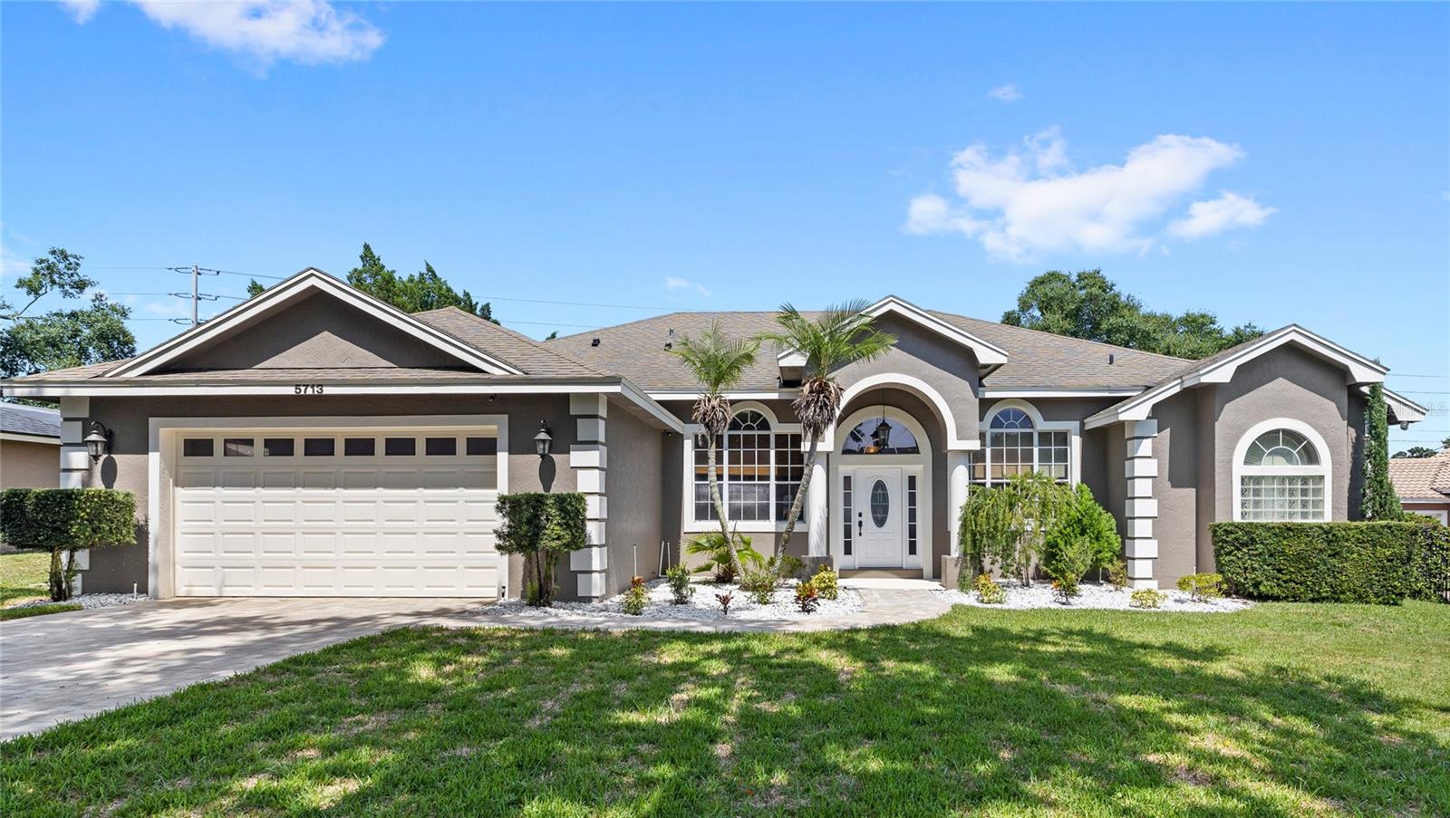 Single Family Residence in ORLANDO, FL - Daniel Dourado