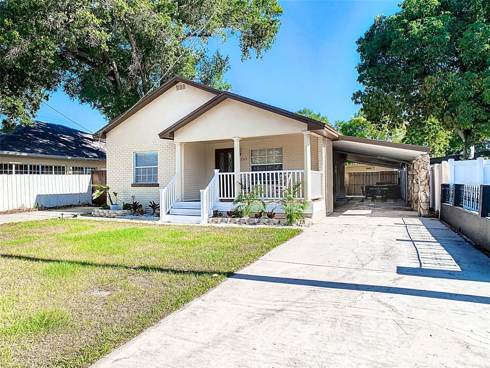Single Family Residence in TAMPA, FL - Daniel Dourado