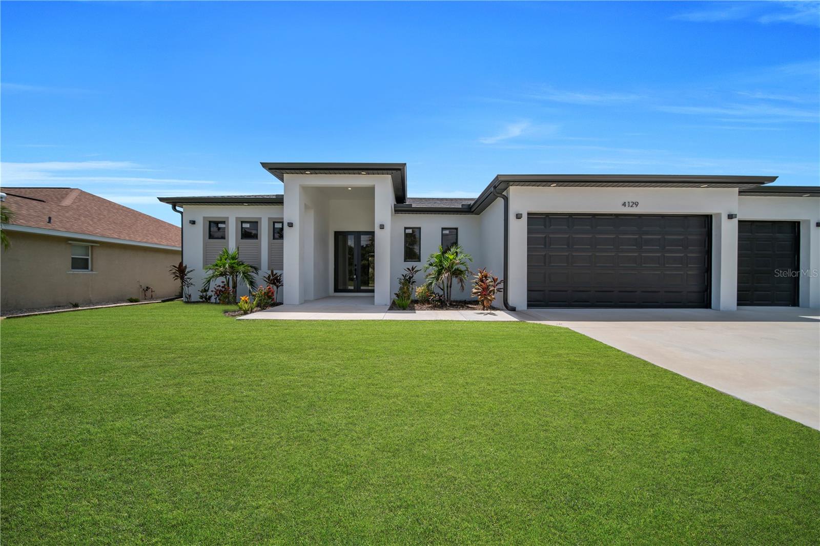 Single Family Residence em PORT CHARLOTTE, FL - Daniel Dourado