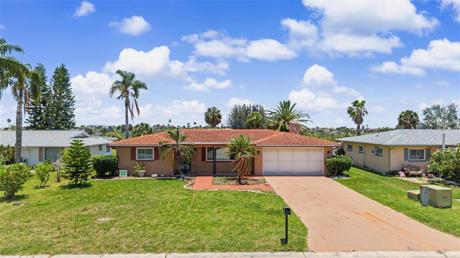 Single Family Residence em NEW PORT RICHEY, FL - Daniel Dourado