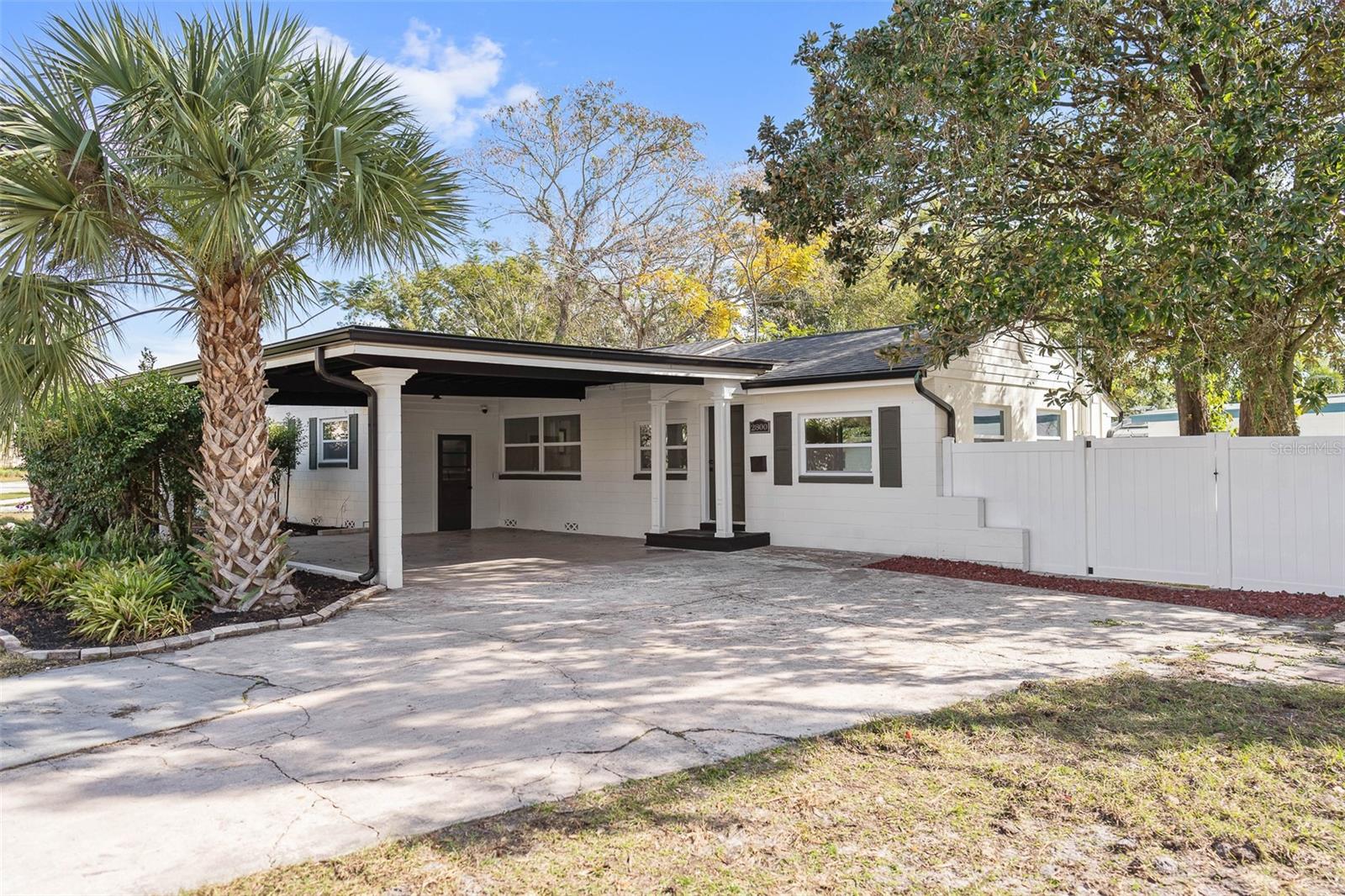 Single Family Residence in ORLANDO, FL - Daniel Dourado