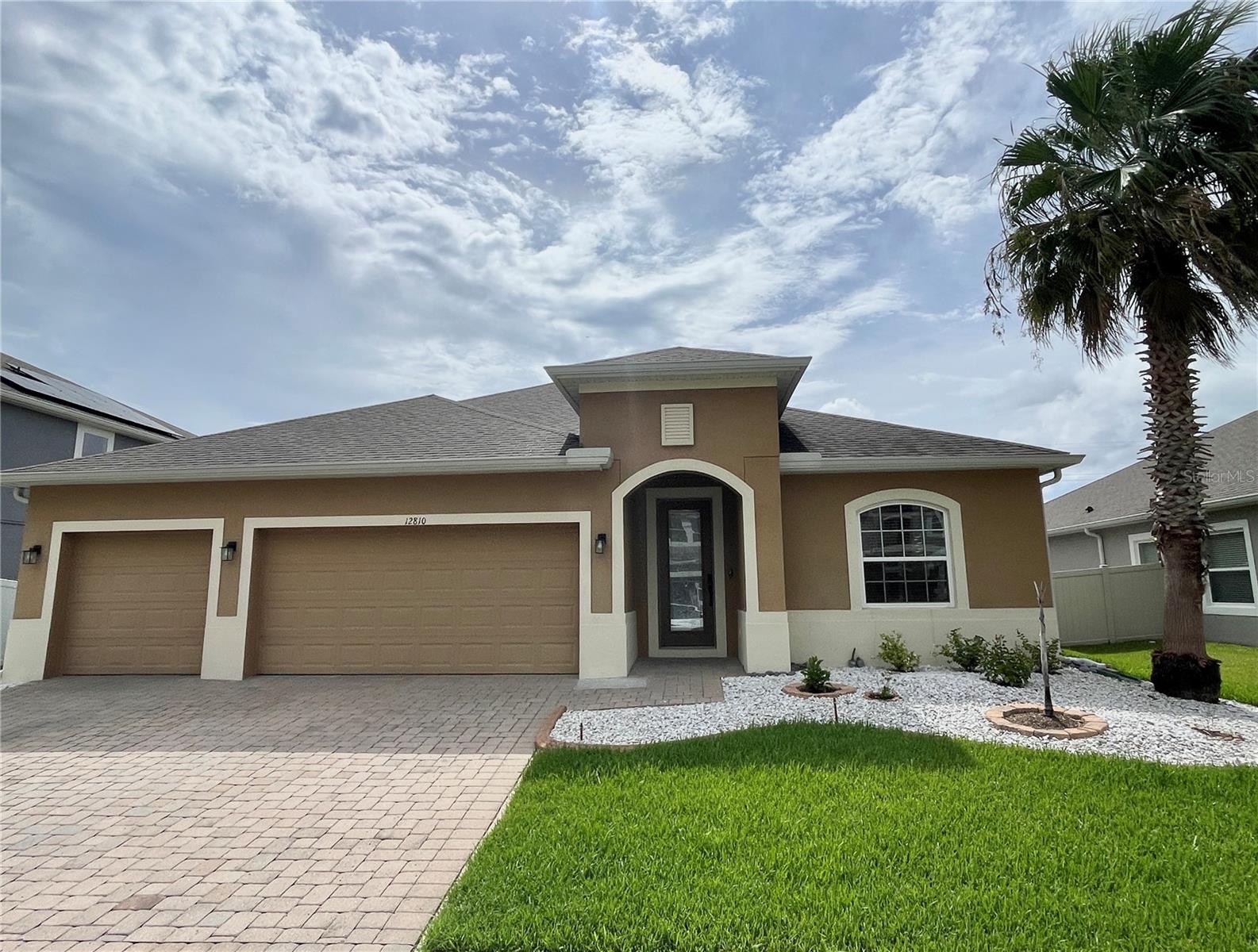 Single Family Residence in ORLANDO, FL - Daniel Dourado