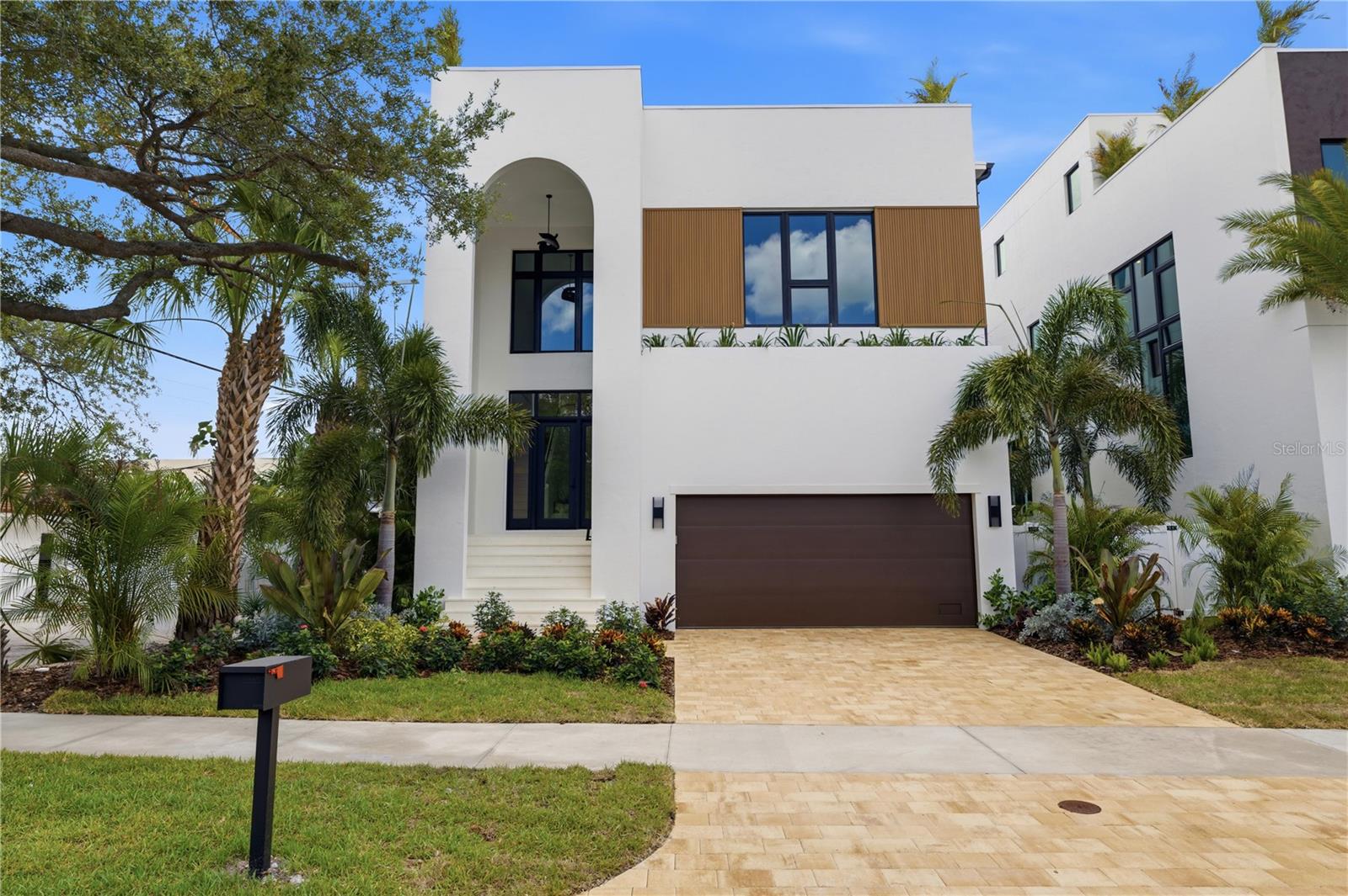 Single Family Residence in TAMPA, FL - Daniel Dourado