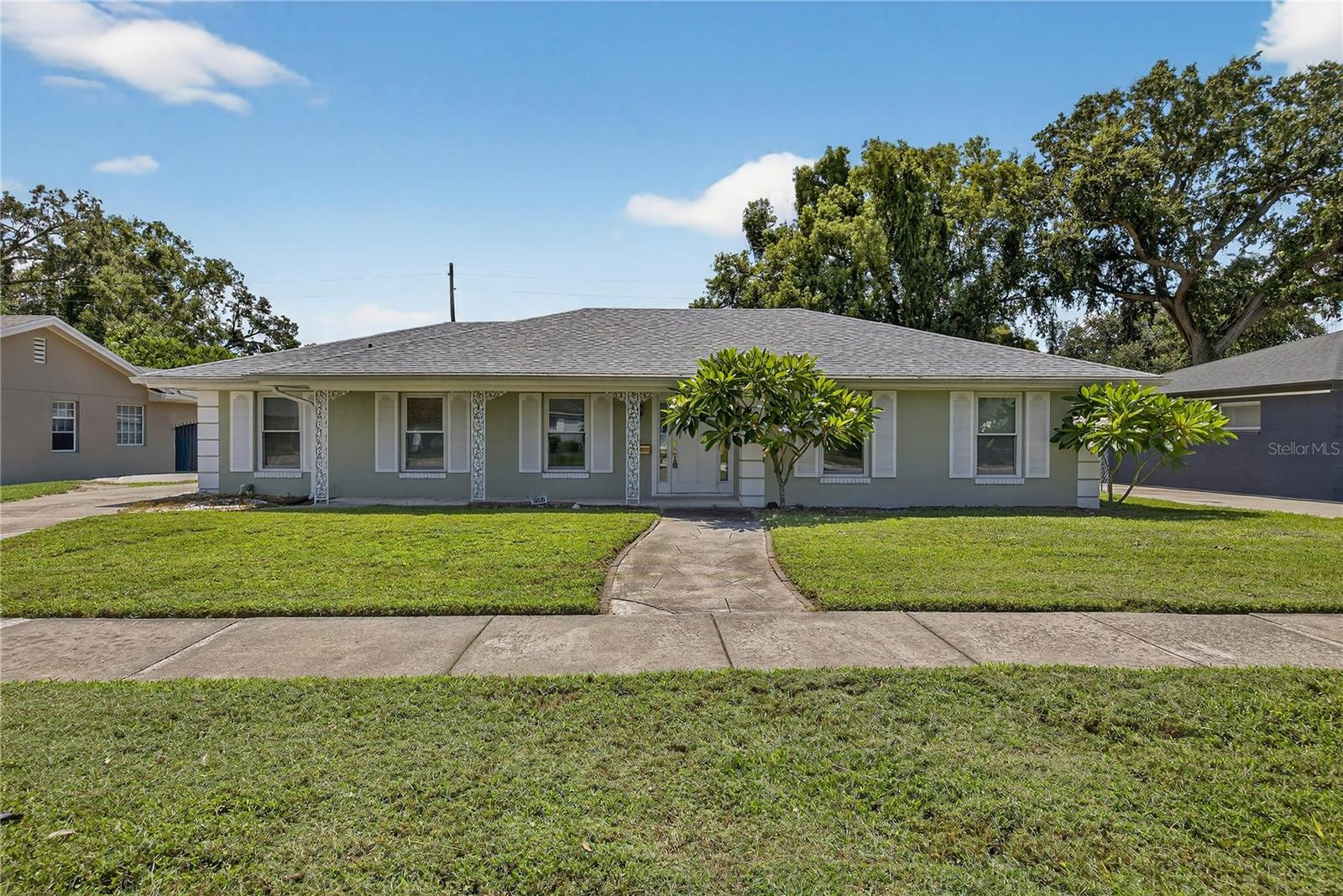 Single Family Residence in ORLANDO, FL - Daniel Dourado