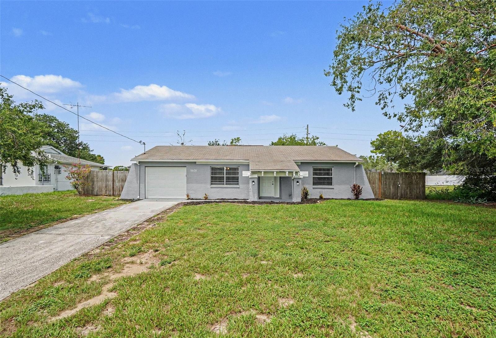 Single Family Residence in SPRING HILL, FL - Daniel Dourado