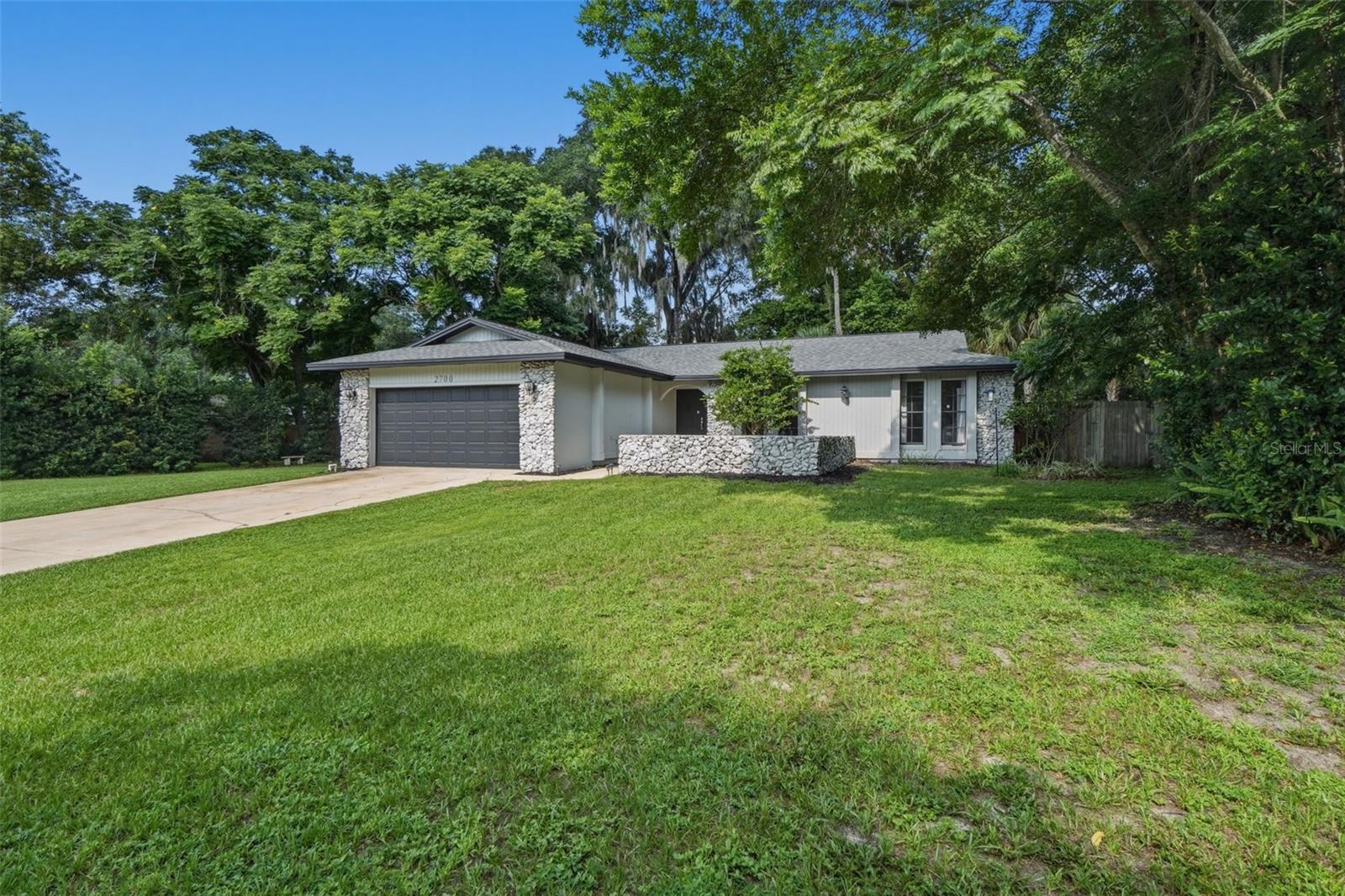 Single Family Residence in DELAND, FL - Daniel Dourado