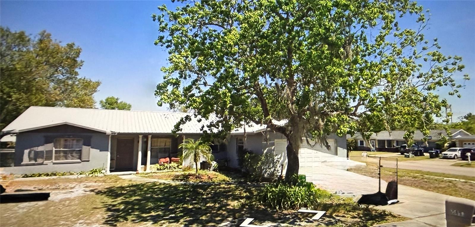 Single Family Residence in ORLANDO, FL - Daniel Dourado
