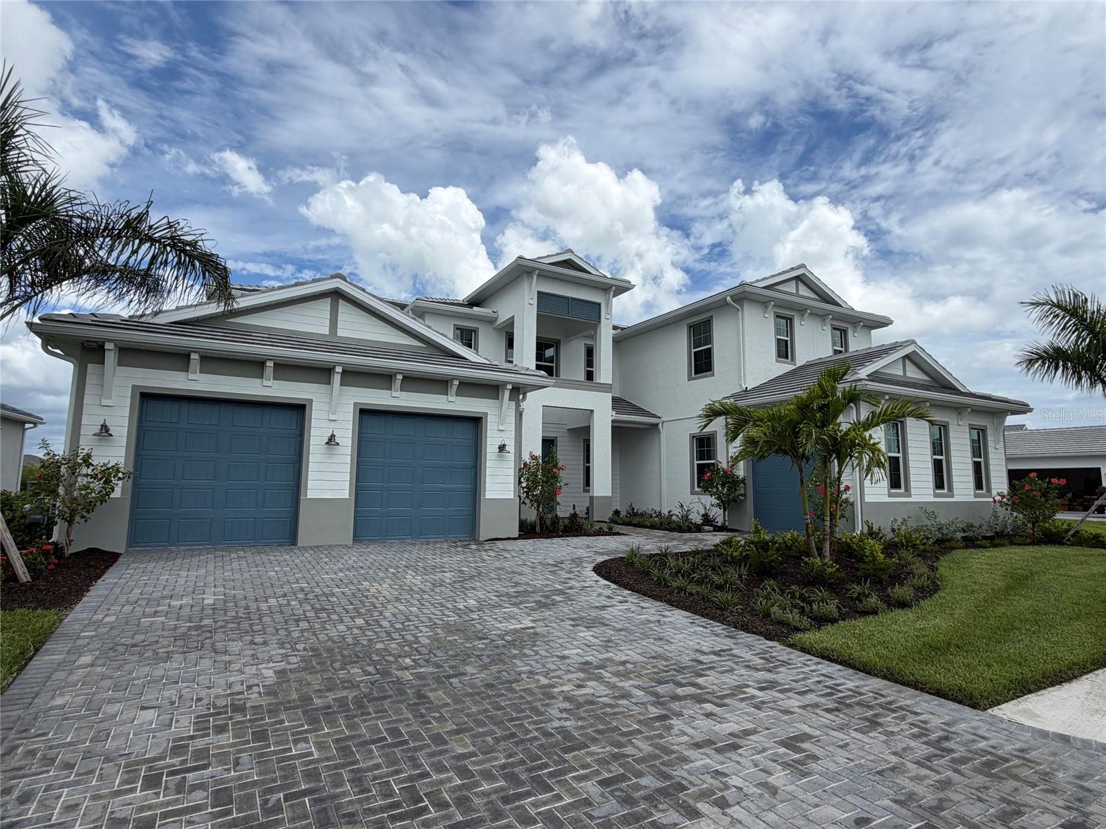 Single Family Residence in BRADENTON, FL - Daniel Dourado
