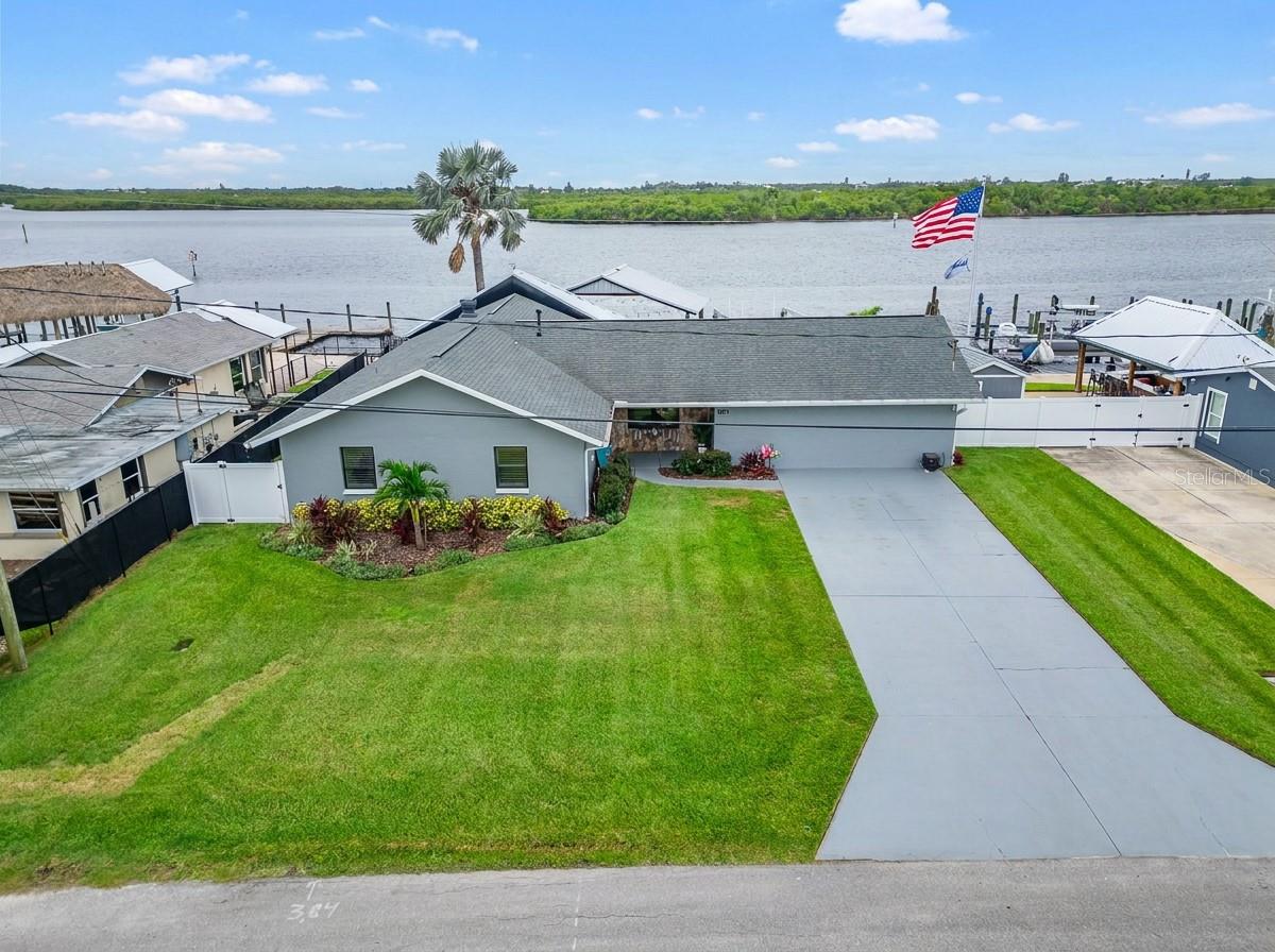 Single Family Residence in RUSKIN, FL - Daniel Dourado