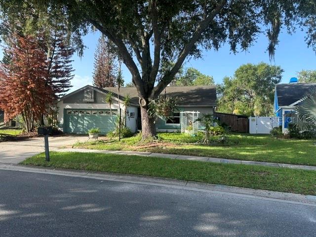 Single Family Residence in PLANT CITY, FL - Daniel Dourado