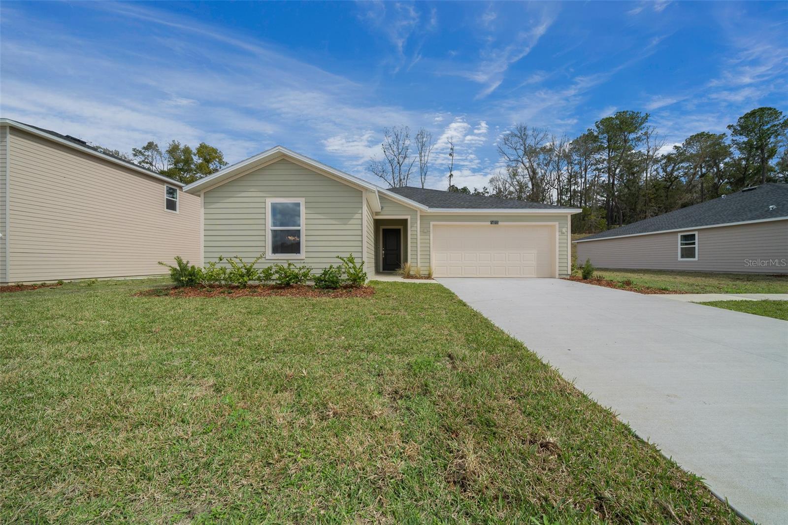Single Family Residence in ALACHUA, FL - Daniel Dourado