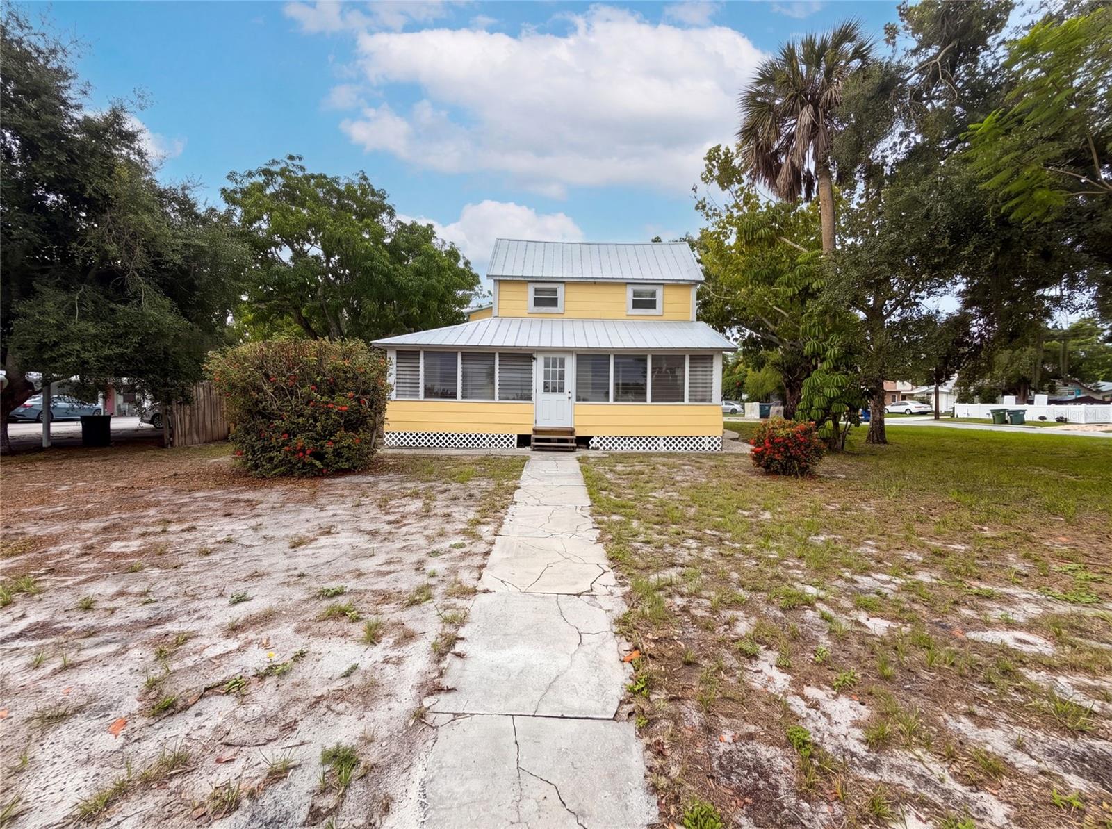 Single Family Residence in BRADENTON, FL - Daniel Dourado
