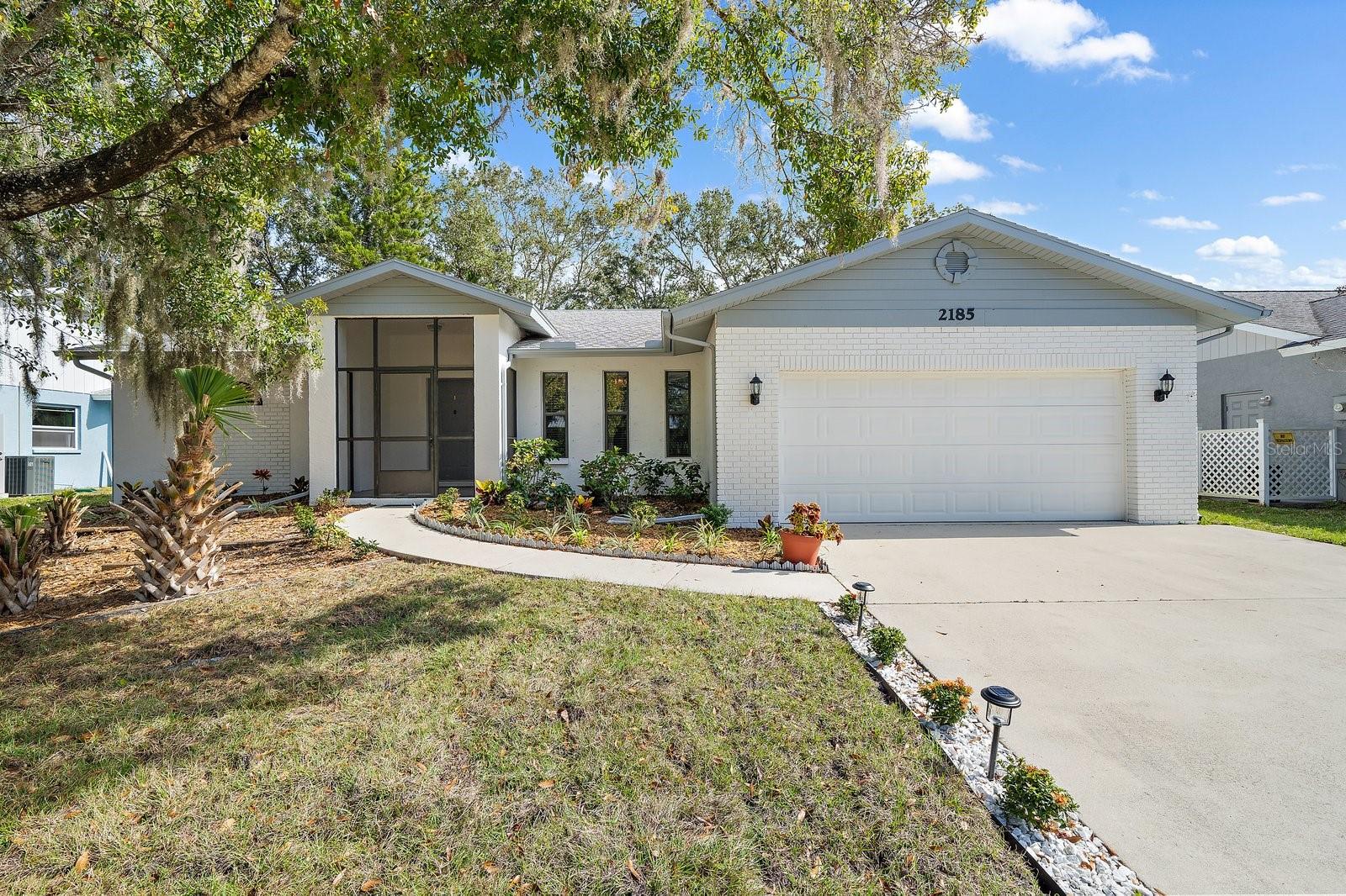 Single Family Residence in SARASOTA, FL - Daniel Dourado