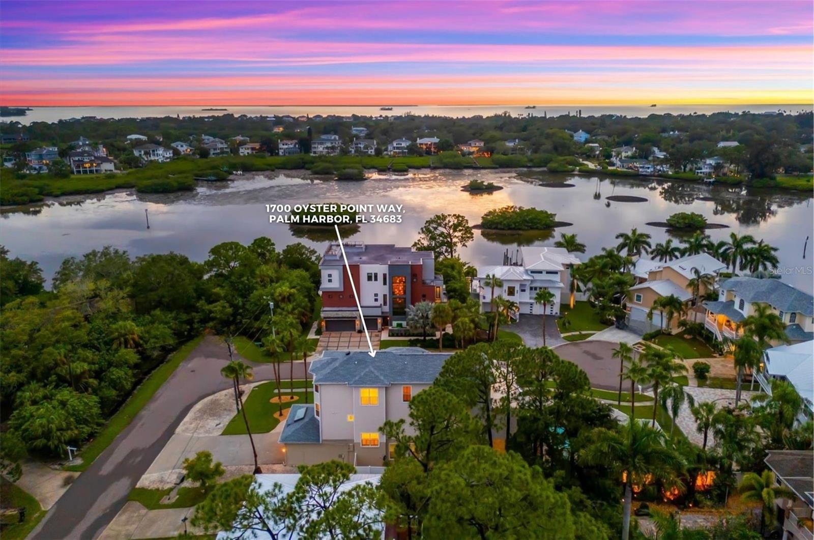 Single Family Residence in PALM HARBOR, FL - Daniel Dourado