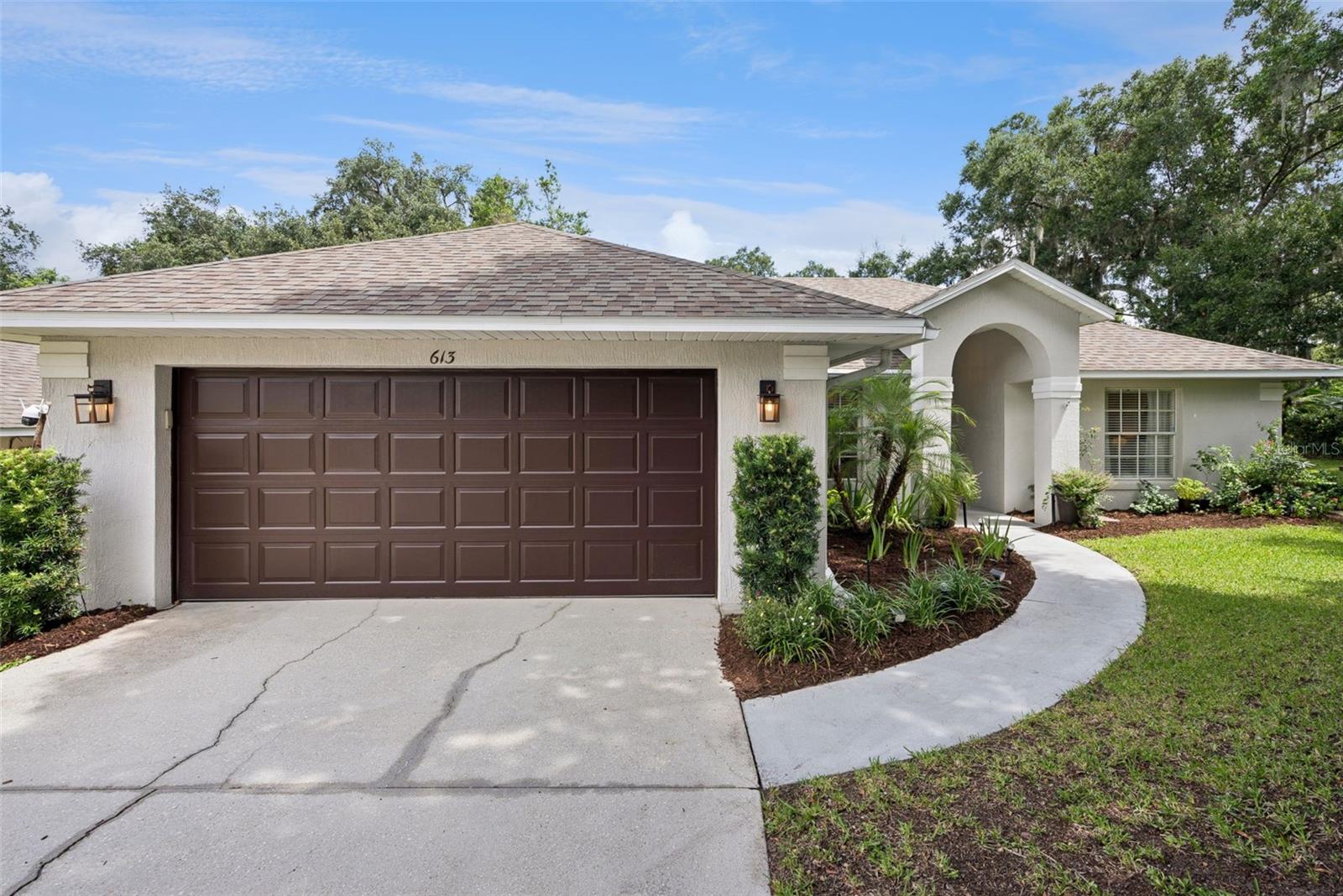 Single Family Residence in MOUNT DORA, FL - Daniel Dourado