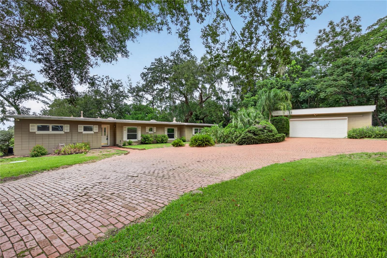 Single Family Residence in EUSTIS, FL - Daniel Dourado