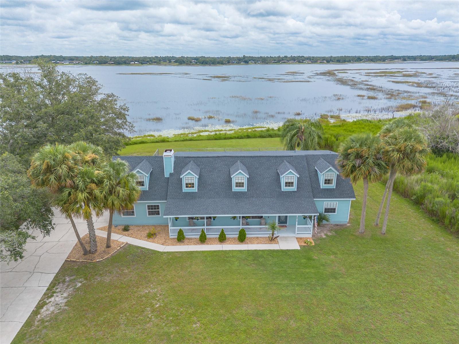 Single Family Residence in DELTONA, FL - Daniel Dourado