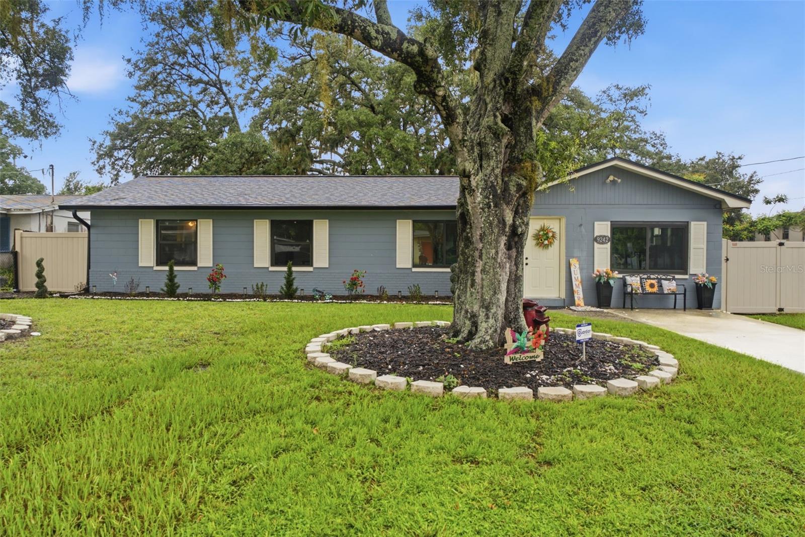 Single Family Residence in TAMPA, FL - Daniel Dourado