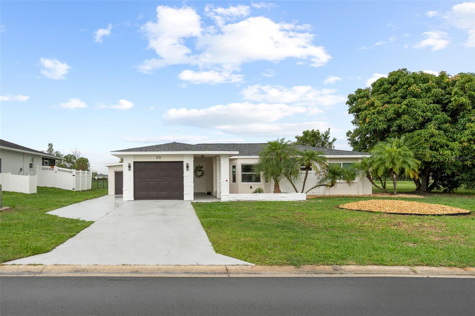 Single Family Residence em ROTONDA WEST, FL - Daniel Dourado