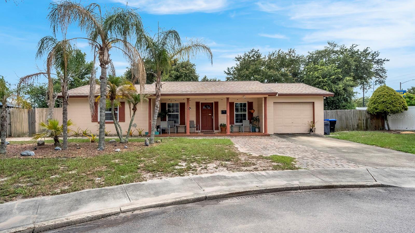 Single Family Residence in ORLANDO, FL - Daniel Dourado