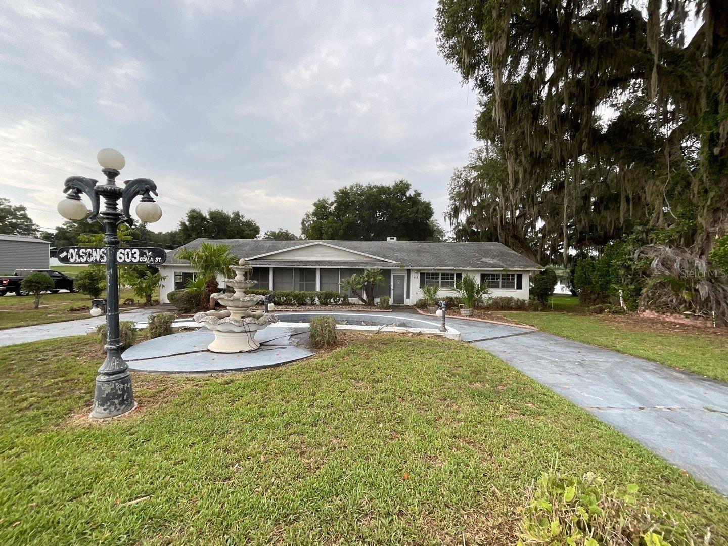 Single Family Residence in UMATILLA, FL - Daniel Dourado