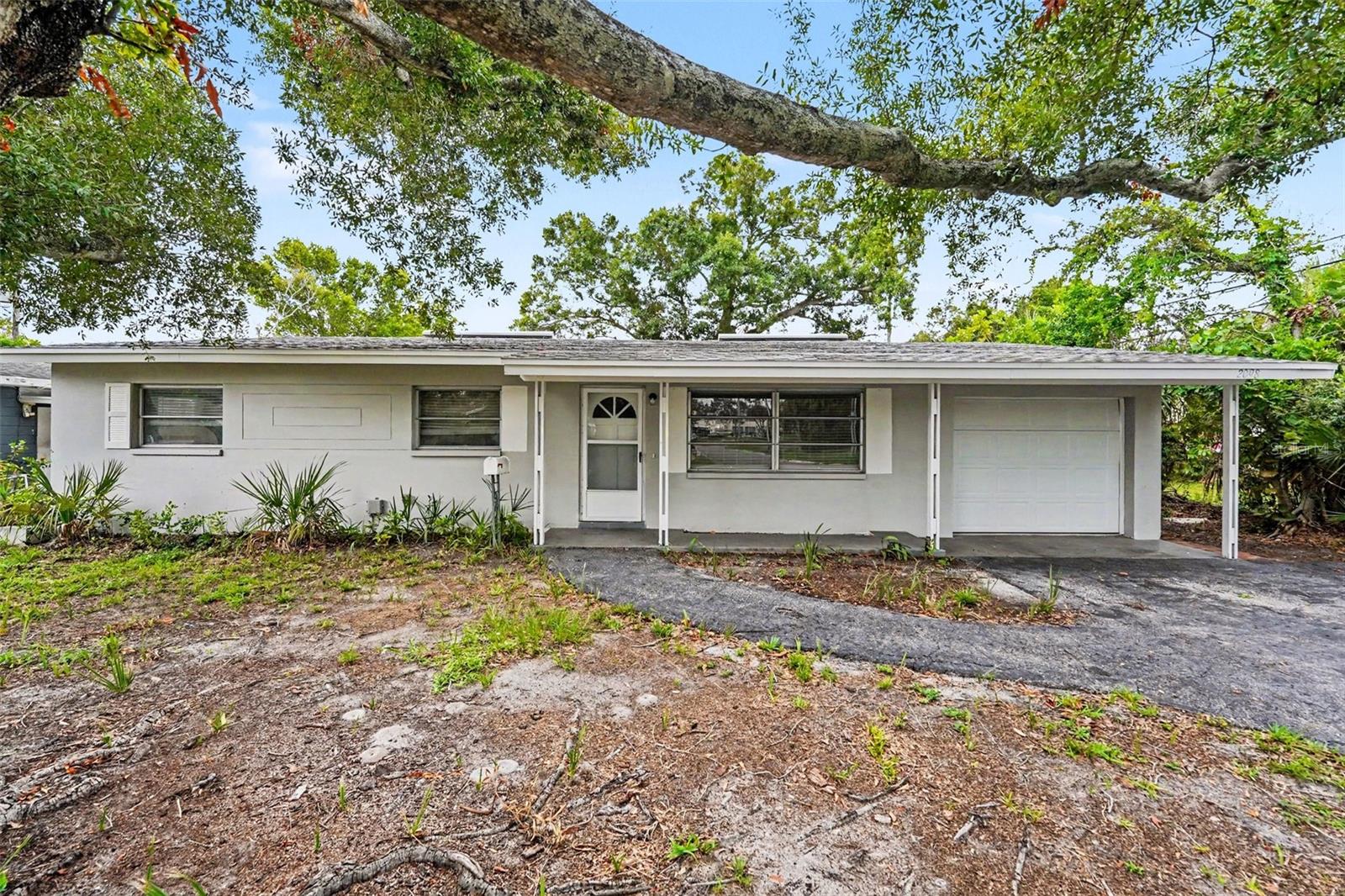 Single Family Residence in ST PETERSBURG, FL - Daniel Dourado