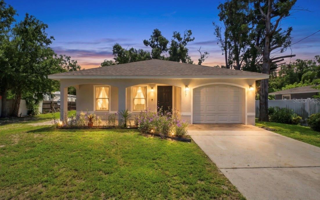 Single Family Residence in BRADENTON, FL - Daniel Dourado