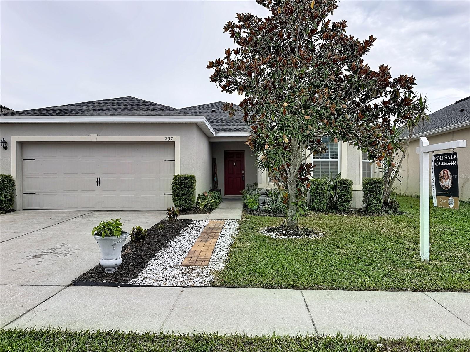 Single Family Residence in DAVENPORT, FL - Daniel Dourado
