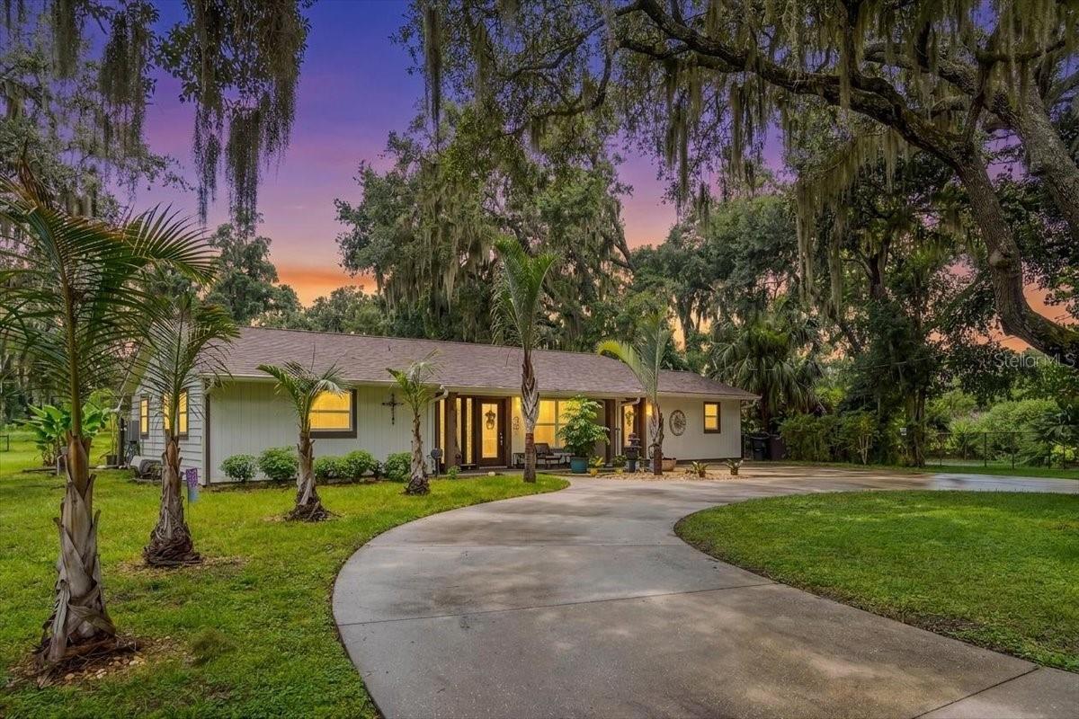 Single Family Residence em BRANDON, FL - Daniel Dourado