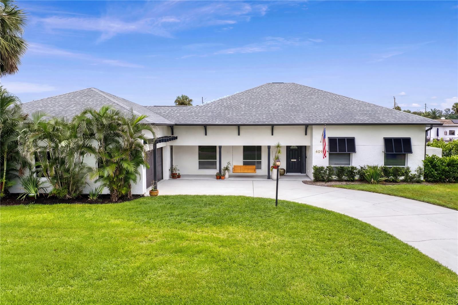Single Family Residence in ST PETERSBURG, FL - Daniel Dourado