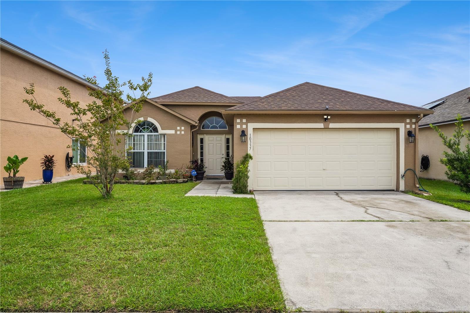Single Family Residence in ORLANDO, FL - Daniel Dourado