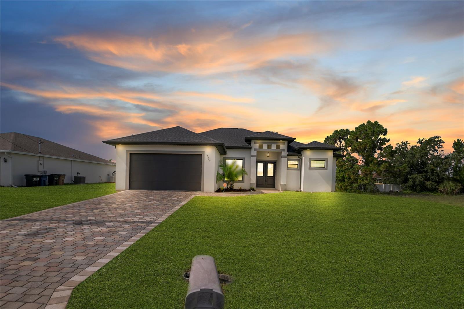 Single Family Residence em LEHIGH ACRES, FL - Daniel Dourado