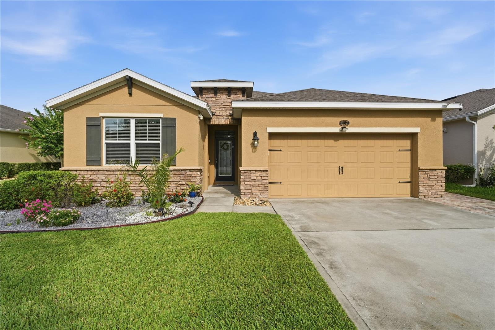 Single Family Residence in DELAND, FL - Daniel Dourado