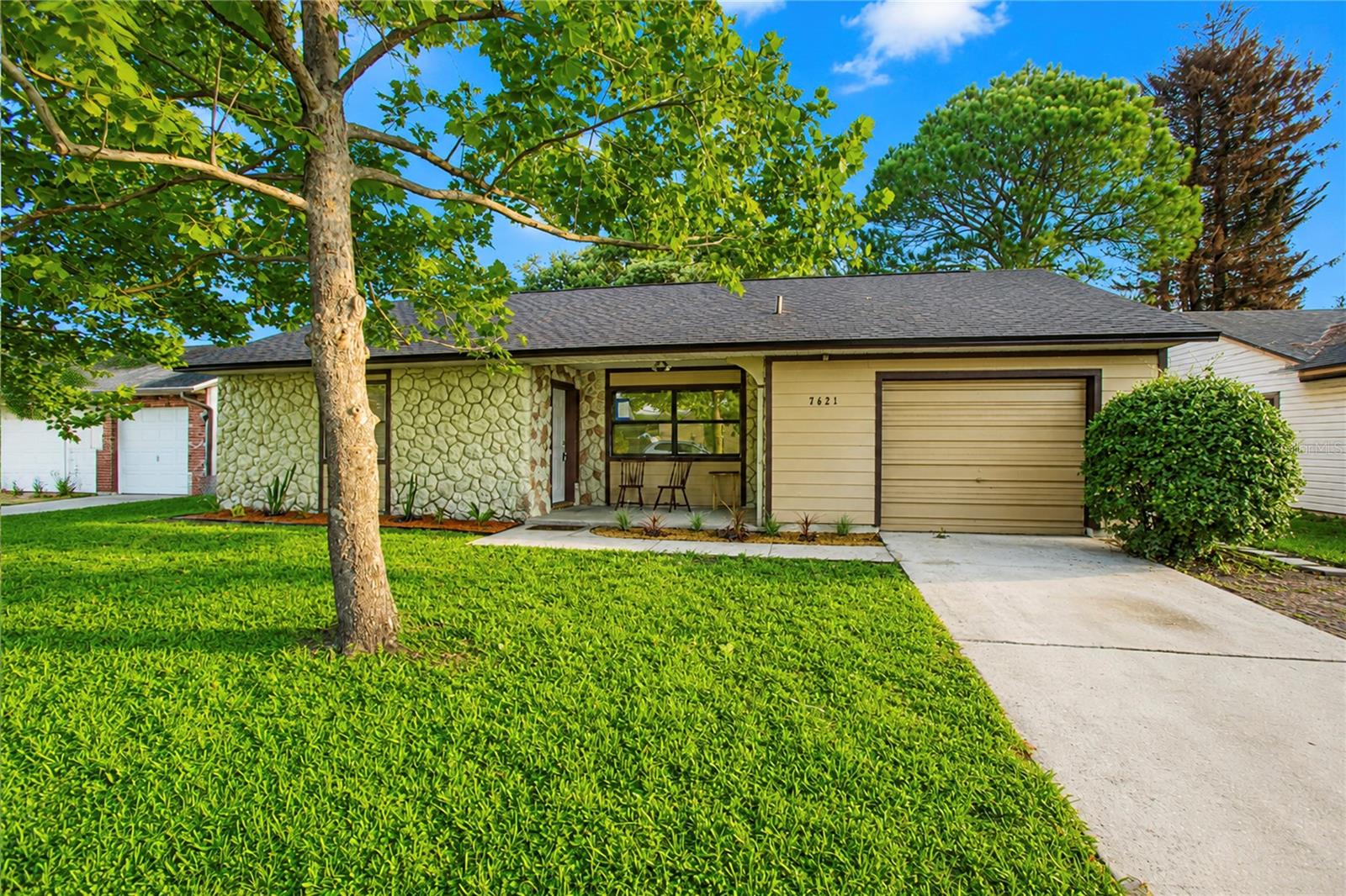 Single Family Residence in ORLANDO, FL - Daniel Dourado