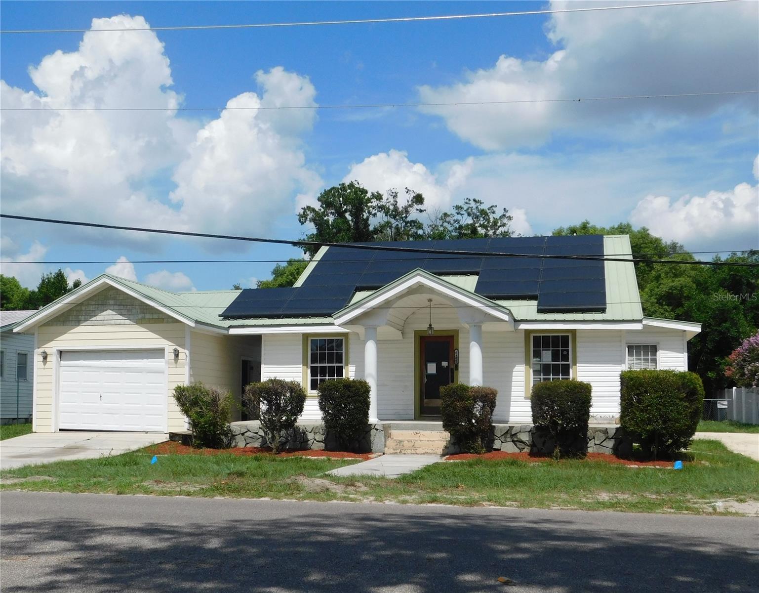 Single Family Residence in ZEPHYRHILLS, FL - Daniel Dourado