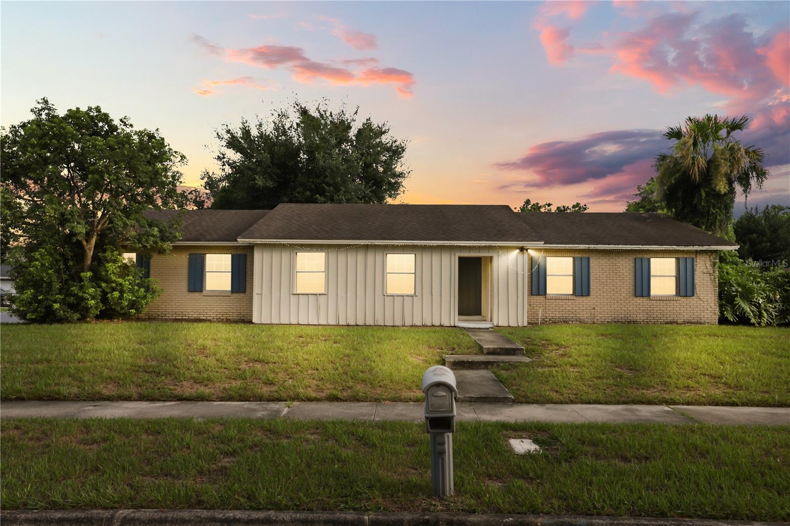 Single Family Residence in ORLANDO, FL - Daniel Dourado