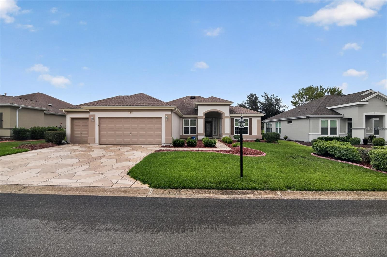 Single Family Residence em SUMMERFIELD, FL - Daniel Dourado