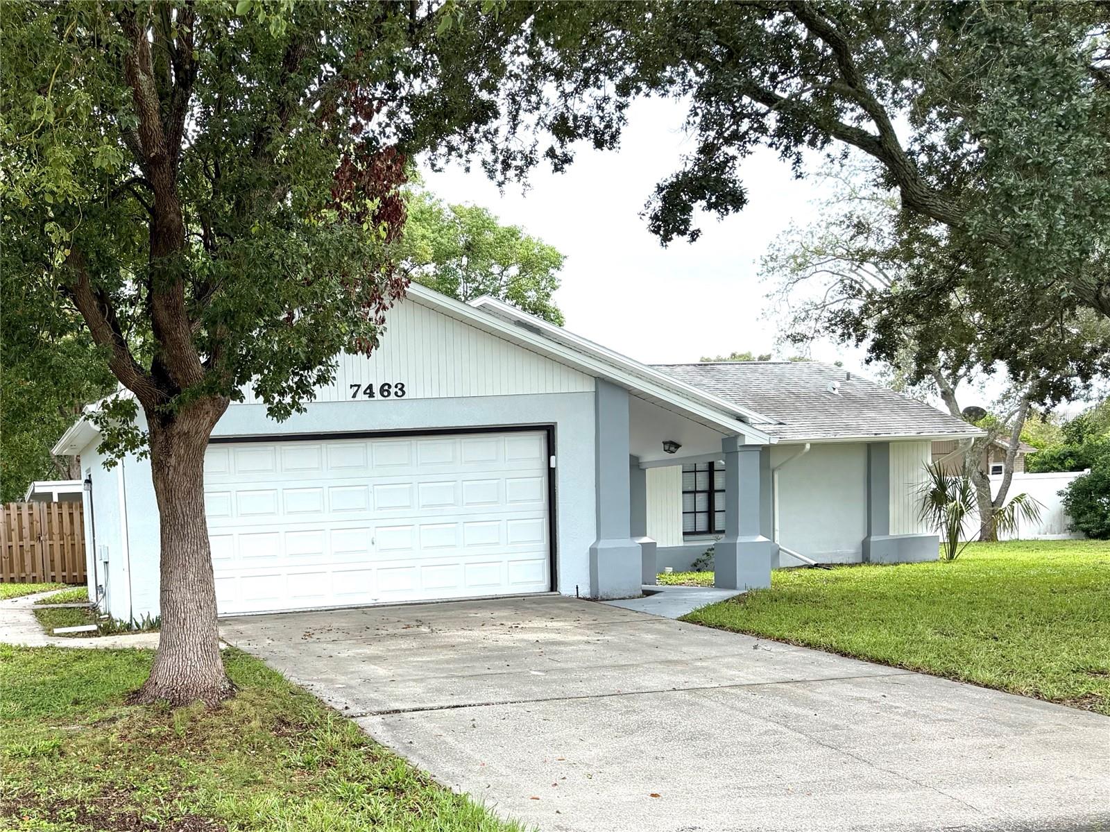 Single Family Residence in SPRING HILL, FL - Daniel Dourado