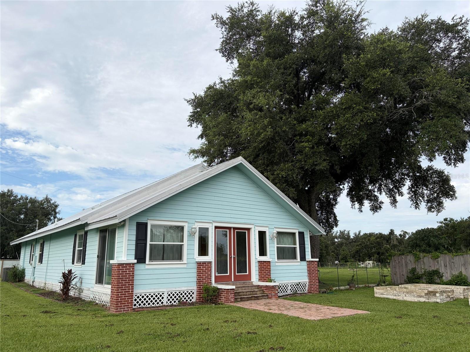 Single Family Residence in PLANT CITY, FL - Daniel Dourado