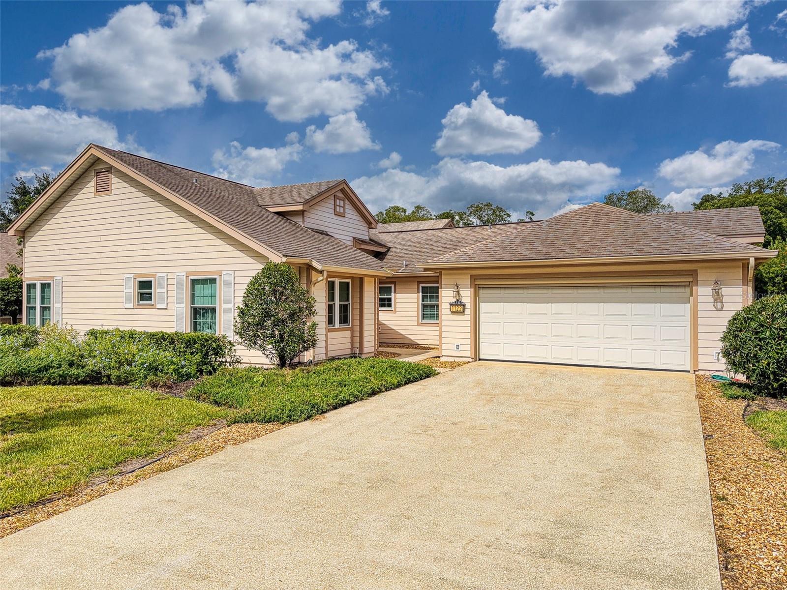 Single Family Residence in DELAND, FL - Daniel Dourado
