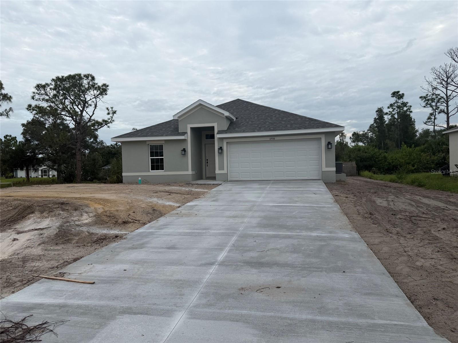 Single Family Residence em PORT CHARLOTTE, FL - Daniel Dourado
