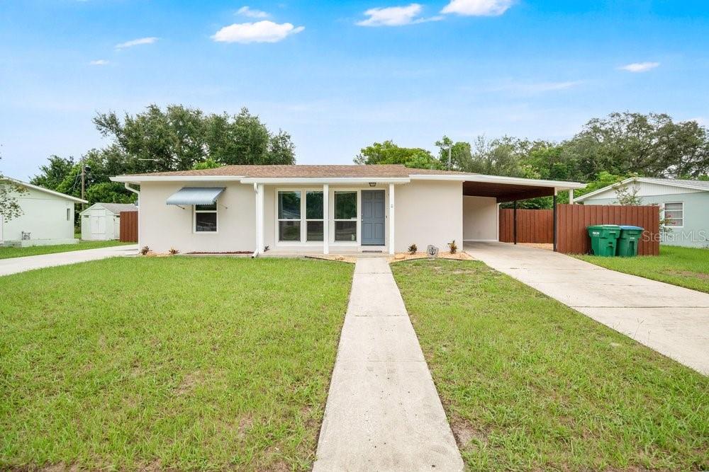 Single Family Residence in DELTONA, FL - Daniel Dourado